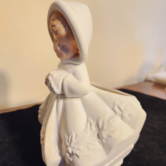 Vintage Diy Unpainted Ceramic Bisque Winter Christmas Caroler Lady Planter - Picture 6 of 16